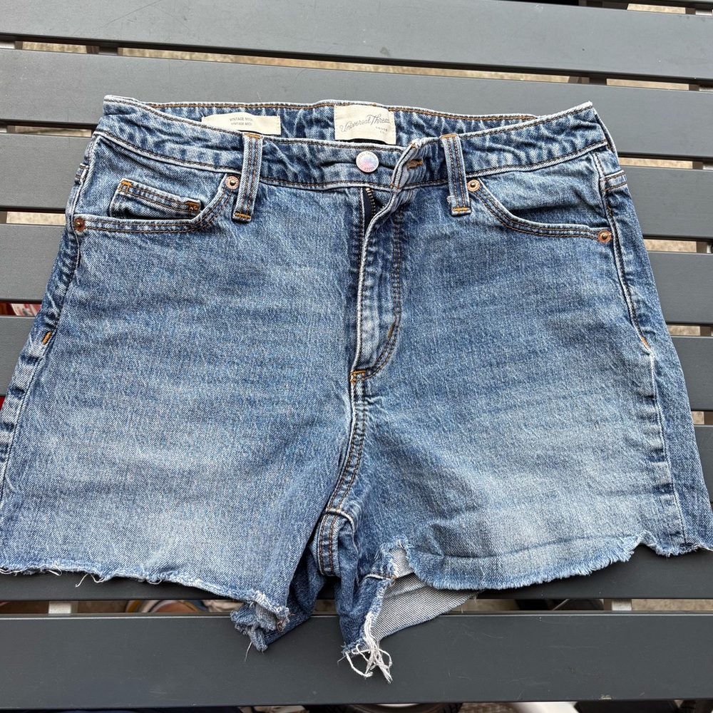Universal thread women’s short